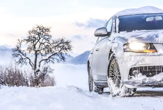 Patrick Winter Fahrtraining - Auto im Schnee